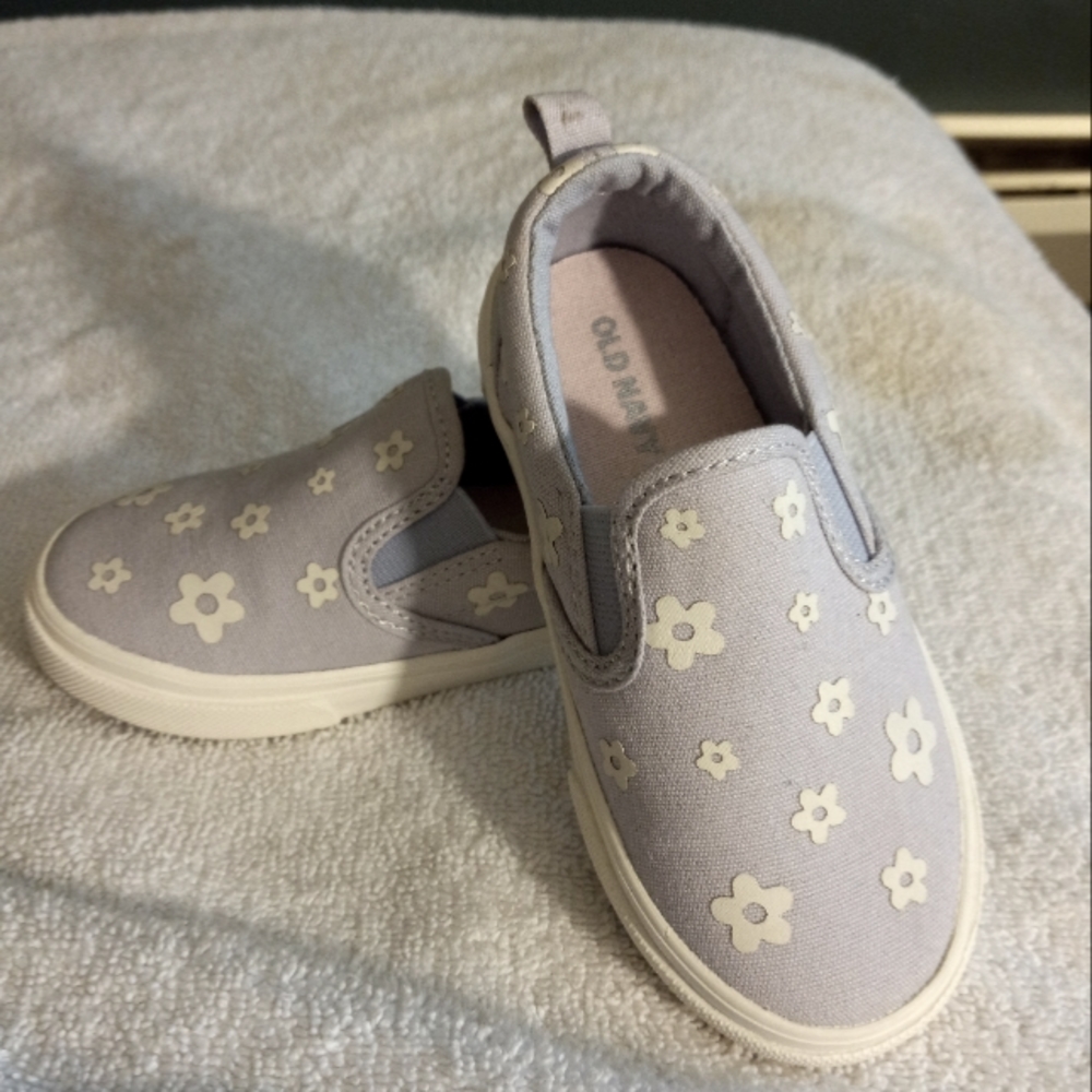 Girls slip on shoes sz 7